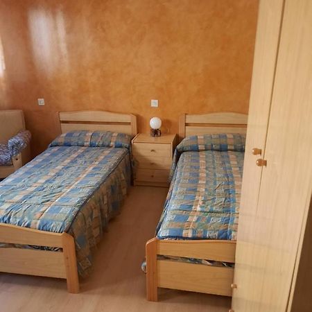 Habitaciones Pension El Parque Sabiñánigo Exteriör bild