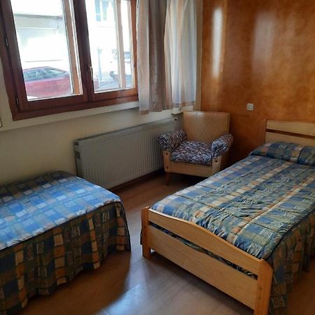 Habitaciones Pension El Parque Sabiñánigo Exteriör bild