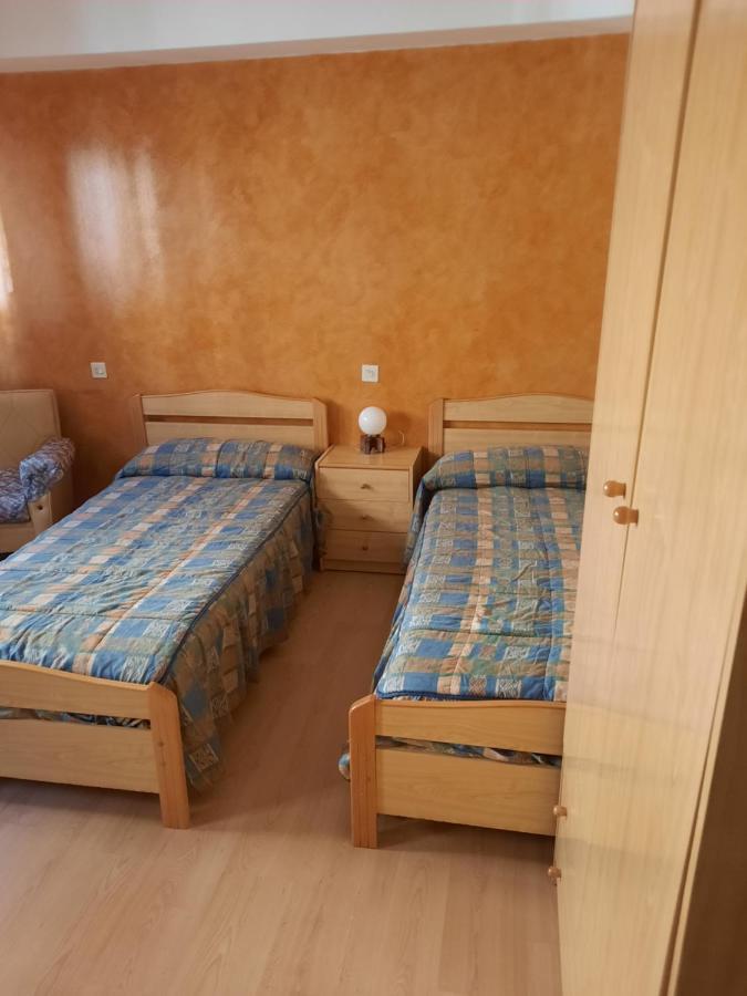 Habitaciones Pension El Parque Sabiñánigo Exteriör bild