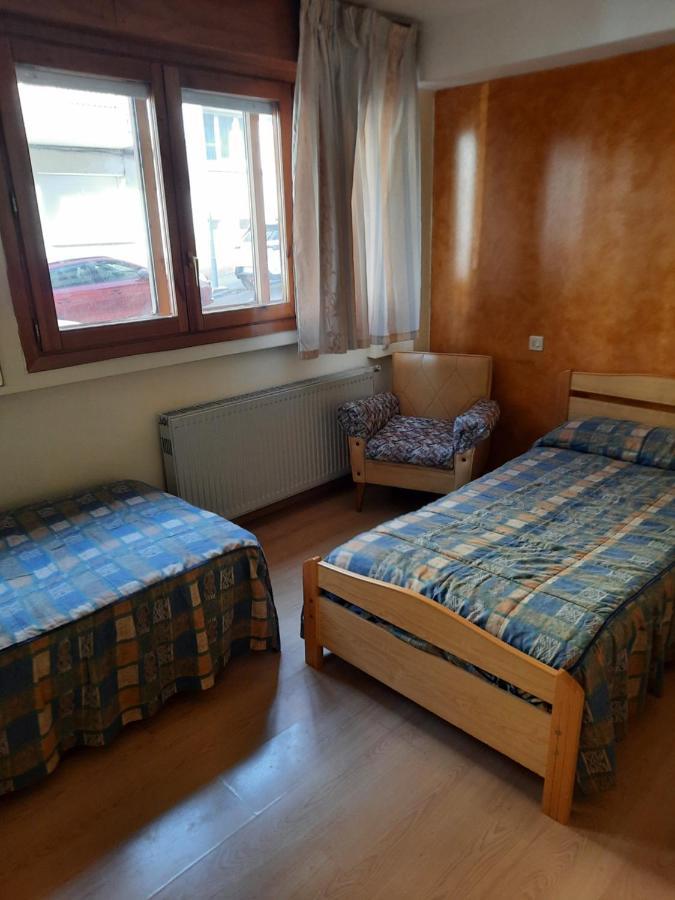 Habitaciones Pension El Parque Sabiñánigo Exteriör bild
